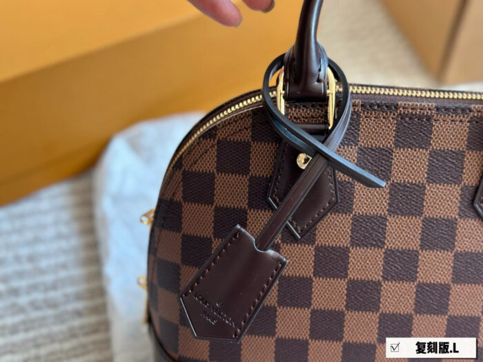 Louis Vuitton Retiro Collection Monogram Shell Bag Classic And Practical Adjustable Shoulder Strap Zip Closure - Image 2