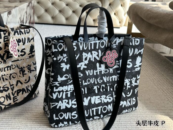 Louis Vuitton Relaxed Chic Top-Grain Leather Underarm Tote Essential Autumn/Winter Styling Companion - Image 2