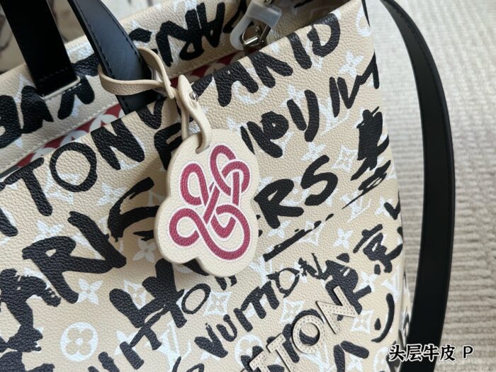 Louis Vuitton Relaxed Chic Top-Grain Leather Underarm Tote Essential Autumn/Winter Styling Companion - Image 3