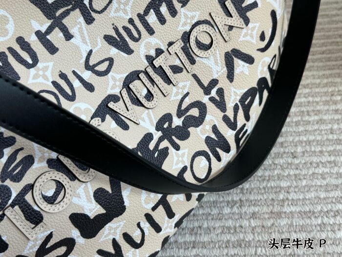 Louis Vuitton Relaxed Chic Top-Grain Leather Underarm Tote Essential Autumn/Winter Styling Companion - Image 4