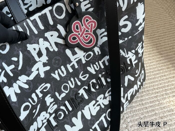 Louis Vuitton Relaxed Chic Top-Grain Leather Underarm Tote Essential Autumn/Winter Styling Companion - Image 5