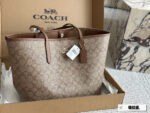 Coach Snap-Closure City Tote Classic Logo Shopping Tote Suitable For All Seasons