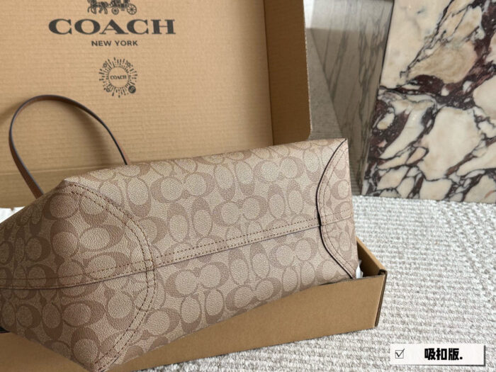 Coach Snap-Closure City Tote Classic Logo Shopping Tote Suitable For All Seasons - Image 7