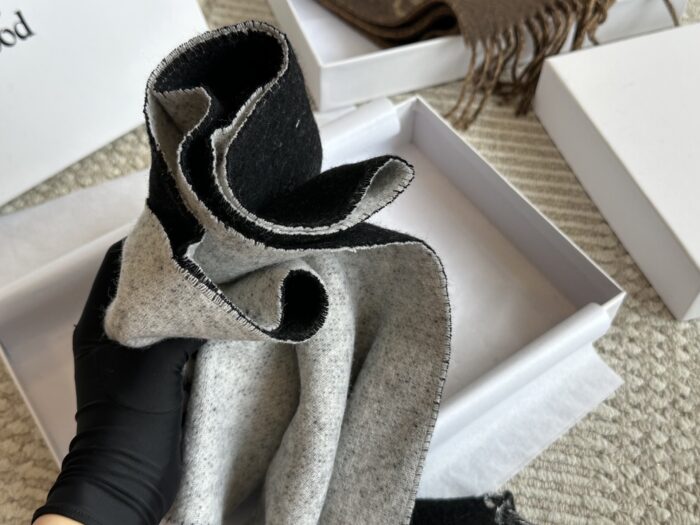 Vivienne Westwood Autumn/Winter Wool Scarf With Large Saturn Logo Reversible Design - Image 8