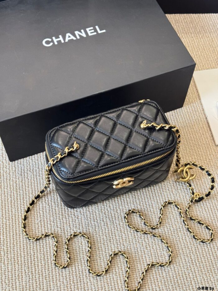 Chanel Double C Logo Adjustable Buckle Box-Shaped Makeup Case In Quilted Lambskin Chain Handle With Built-In Mirror Can Be Carried By Hand Or Worn Crossbody - Image 8
