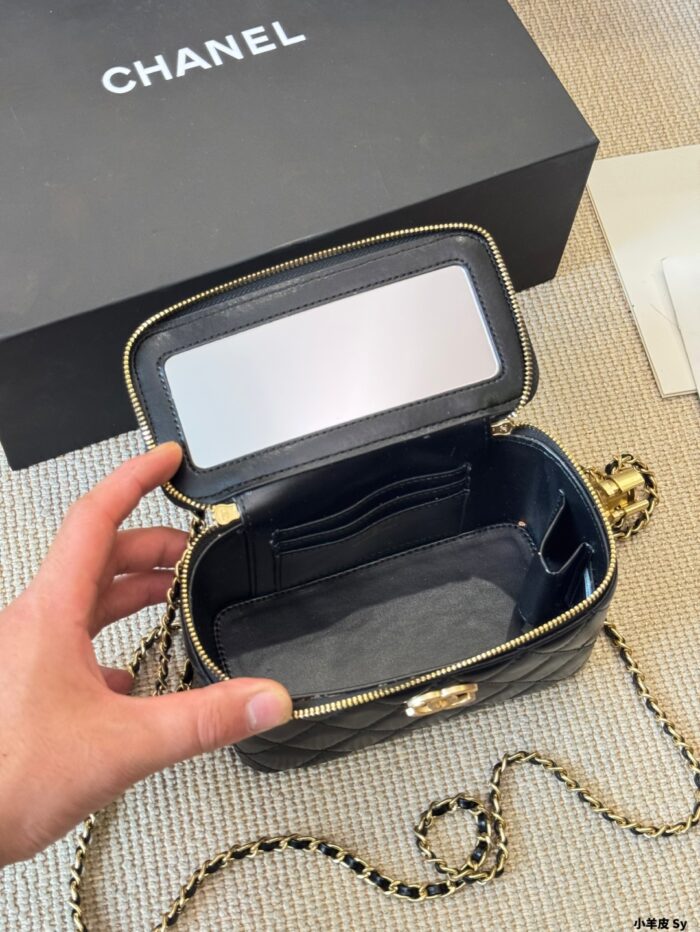 Chanel Double C Logo Adjustable Buckle Box-Shaped Makeup Case In Quilted Lambskin Chain Handle With Built-In Mirror Can Be Carried By Hand Or Worn Crossbody - Image 9