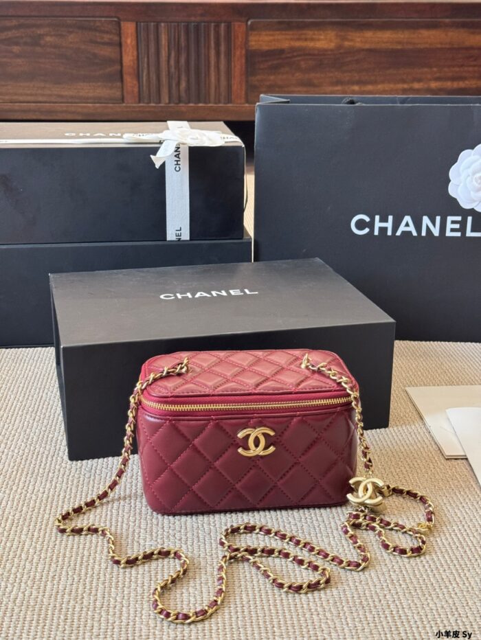 Chanel Double C Logo Adjustable Buckle Box-Shaped Makeup Case In Quilted Lambskin Chain Handle With Built-In Mirror Can Be Carried By Hand Or Worn Crossbody - Image 11