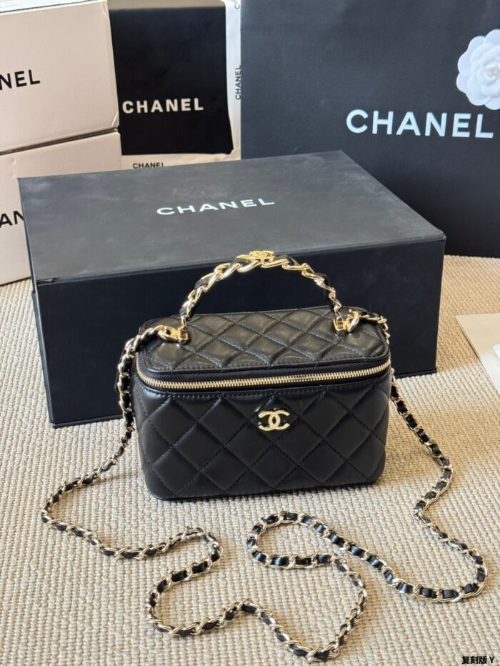 Chanel 23K Replica Long Makeup Case With Mirror, Diamond-Set Handle, Solid Brass Hardware - Image 4