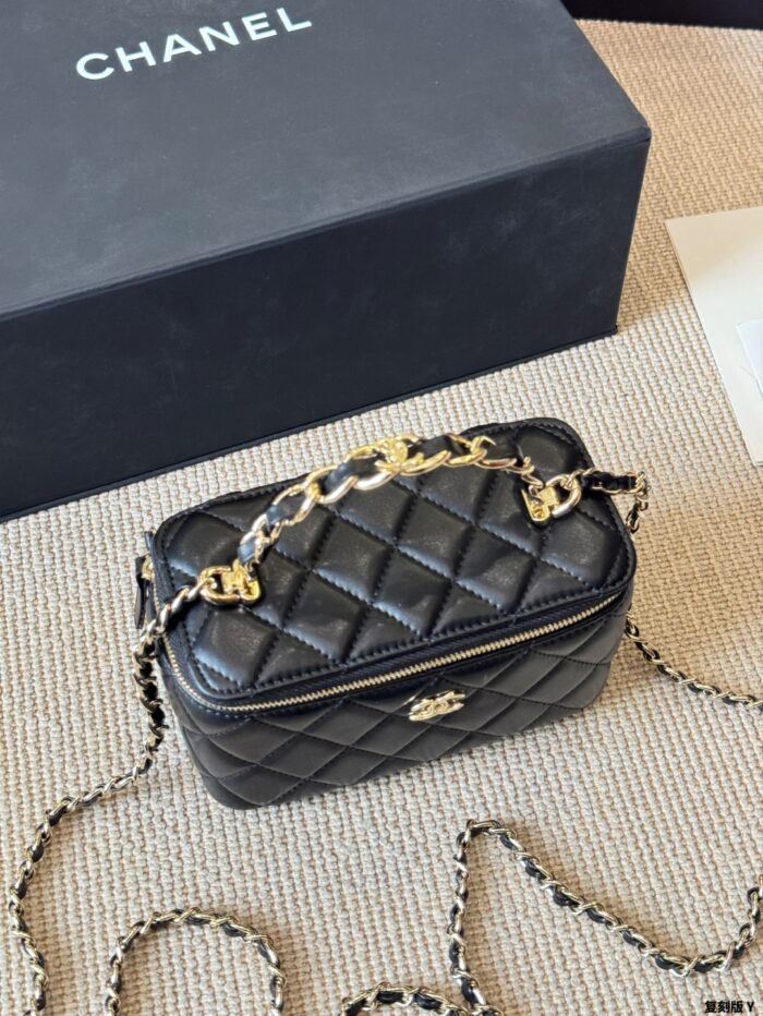Chanel 23K Replica Long Makeup Case With Mirror, Diamond-Set Handle, Solid Brass Hardware - Image 7