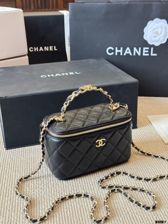 Chanel 23K Replica Long Makeup Case With Mirror, Diamond-Set Handle, Solid Brass Hardware - Image 8