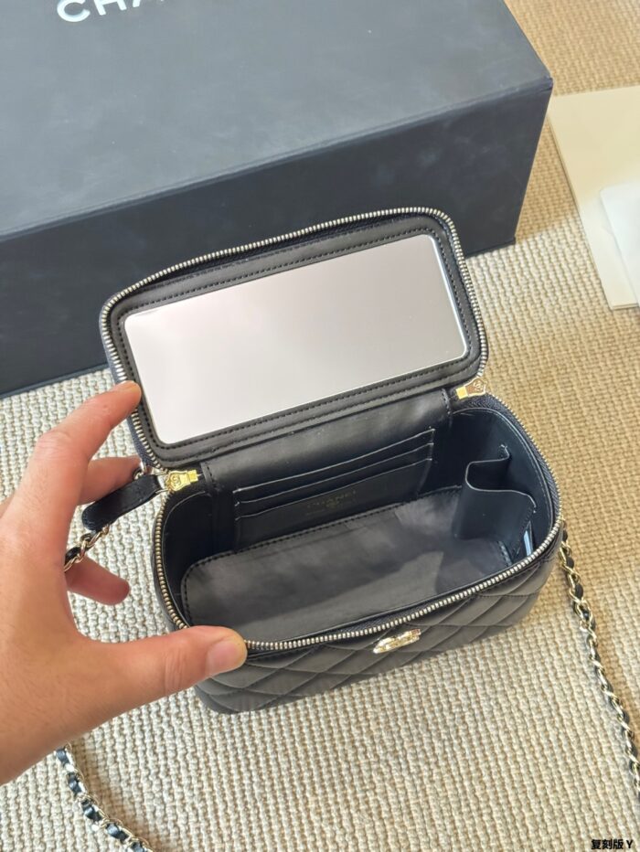 Chanel 23K Replica Long Makeup Case With Mirror, Diamond-Set Handle, Solid Brass Hardware - Image 9