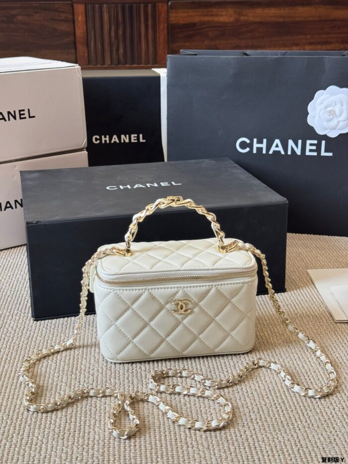 Chanel 23K Replica Long Makeup Case With Mirror, Diamond-Set Handle, Solid Brass Hardware - Image 10