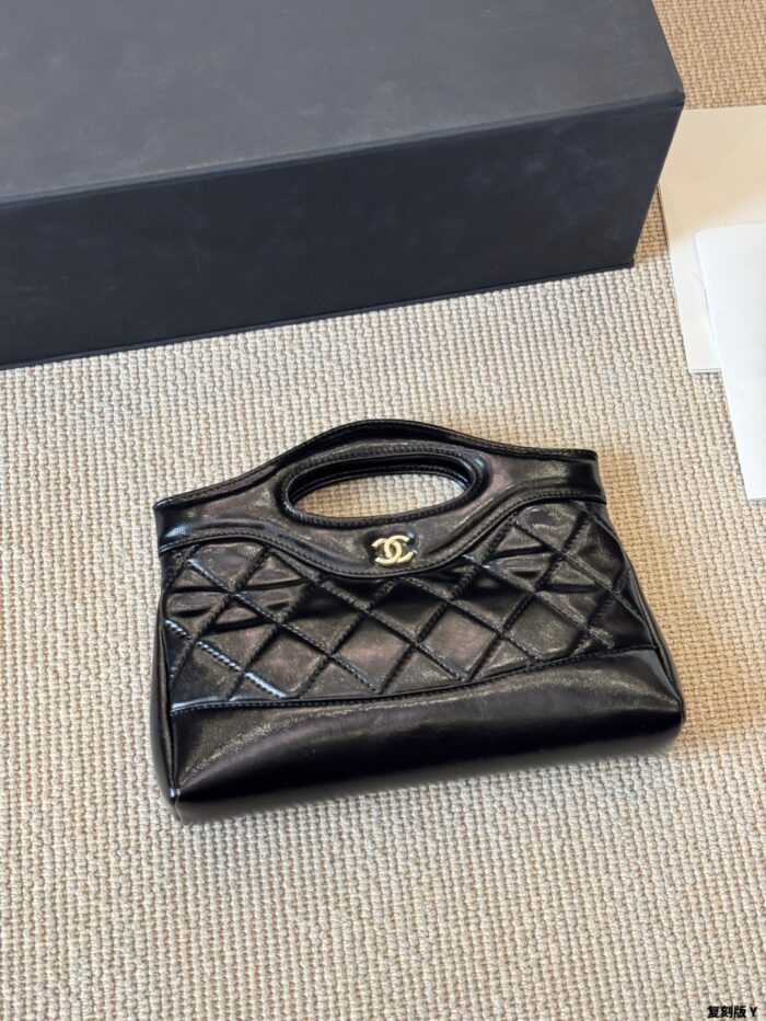 Chanel 24A 31 Bag Mini Reissue Edition - Image 8