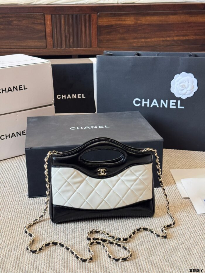 Chanel 24A 31 Bag Mini Reissue Edition - Image 11