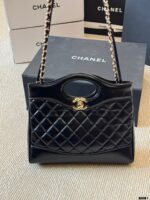 Chanel 24A 31Bag Horizontal Reissue Edition Quilted Double C Chain Bag - Image 4