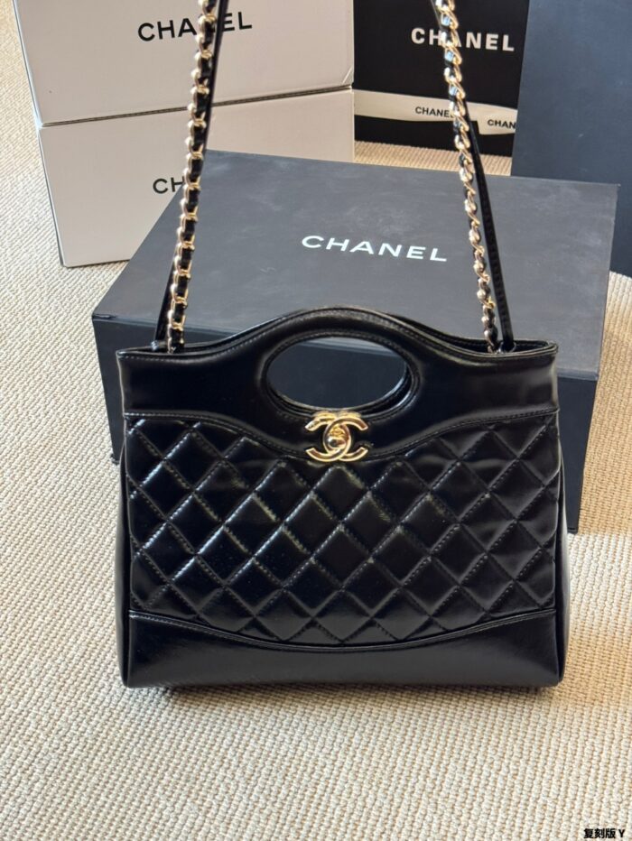 Chanel 24A 31Bag Horizontal Reissue Edition Quilted Double C Chain Bag - Image 4