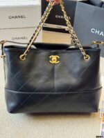 Chanel 25A Haute Couture Workshop Bucket Bag Quadri-Colour Quilted Leather With Detachable Pearl Heart Cf Charm - Image 2