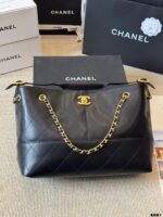 Chanel 25A Haute Couture Workshop Bucket Bag Quadri-Colour Quilted Leather With Detachable Pearl Heart Cf Charm - Image 3