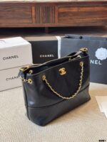 Chanel 25A Haute Couture Workshop Bucket Bag Quadri-Colour Quilted Leather With Detachable Pearl Heart Cf Charm - Image 4