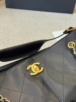Chanel 25A Haute Couture Workshop Bucket Bag Quadri-Colour Quilted Leather With Detachable Pearl Heart Cf Charm - Image 5