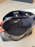 Chanel 25A Haute Couture Workshop Bucket Bag Quadri-Colour Quilted Leather With Detachable Pearl Heart Cf Charm - Image 9