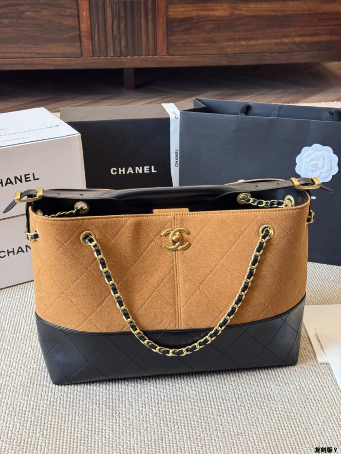 Chanel 25A Haute Couture Workshop Bucket Bag Quadri-Pattern Colour-Blocking Bag-On-Bag Accessory Pearl Heart Charm Detachable - Image 3