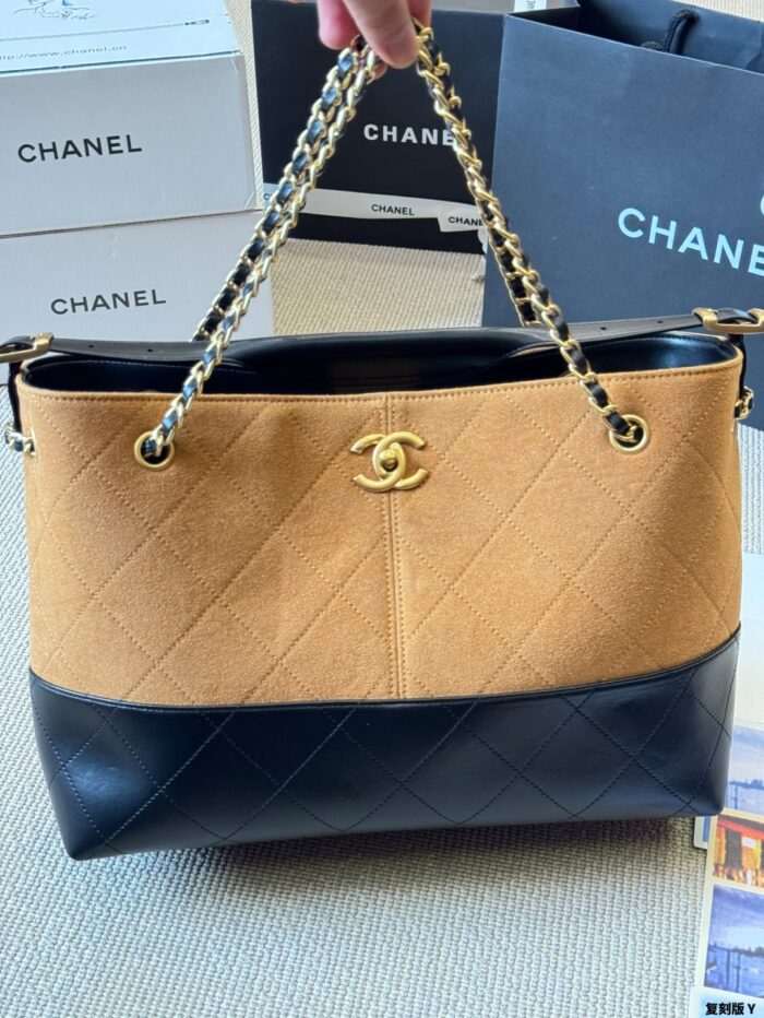 Chanel 25A Haute Couture Workshop Bucket Bag Quadri-Pattern Colour-Blocking Bag-On-Bag Accessory Pearl Heart Charm Detachable - Image 4