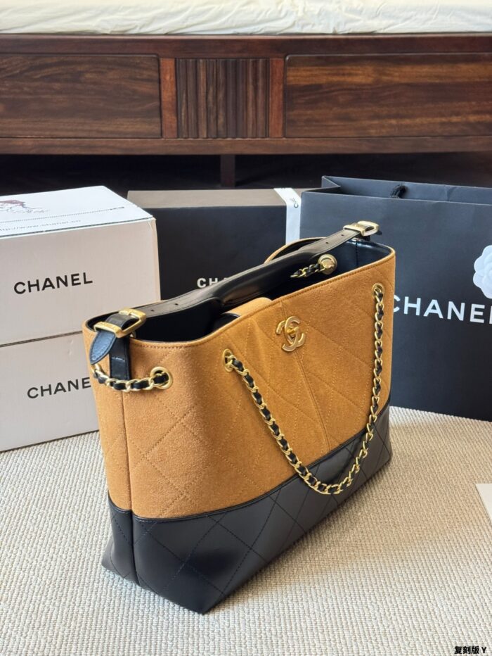 Chanel 25A Haute Couture Workshop Bucket Bag Quadri-Pattern Colour-Blocking Bag-On-Bag Accessory Pearl Heart Charm Detachable - Image 5