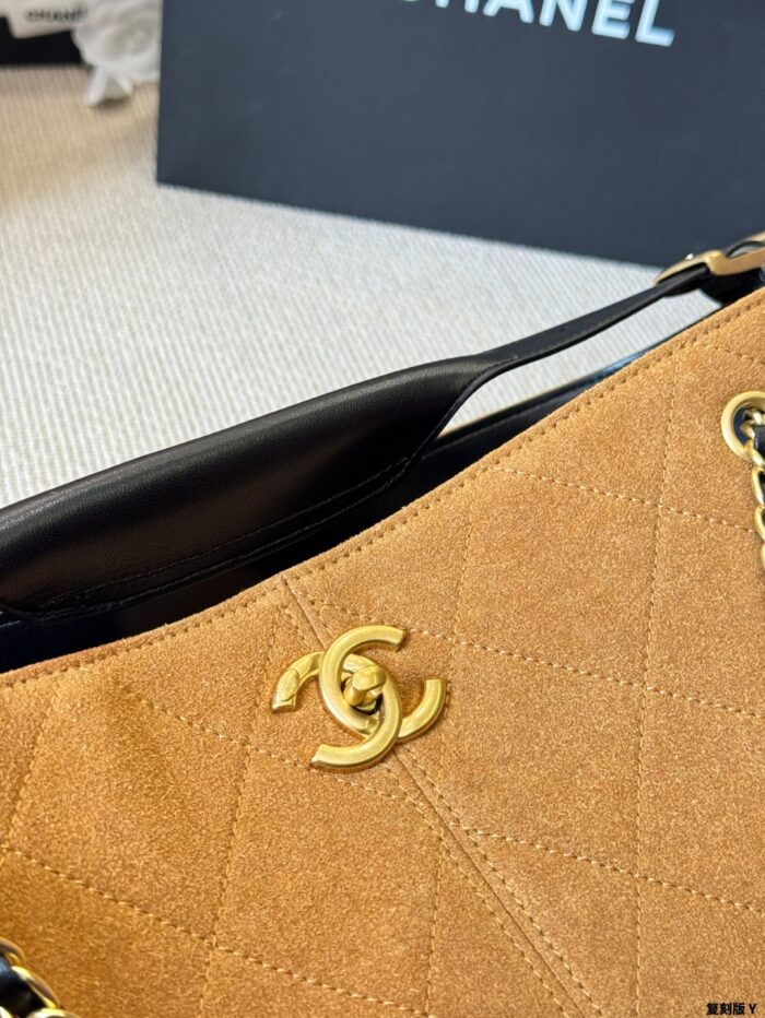 Chanel 25A Haute Couture Workshop Bucket Bag Quadri-Pattern Colour-Blocking Bag-On-Bag Accessory Pearl Heart Charm Detachable - Image 6