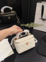 Chanel Box-Shaped Makeup Case With Plump Handle And Mirror - Exquisite, Versatile And Timeless - Image 3