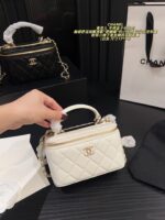 Chanel Box-Shaped Makeup Case With Plump Handle And Mirror - Exquisite, Versatile And Timeless - Image 7
