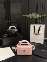 Chanel Box-Shaped Makeup Case With Plump Handle And Mirror - Exquisite, Versatile And Timeless - Image 11