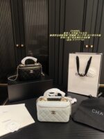 Chanel Box-Shaped Makeup Case With Plump Handle And Mirror - Exquisite, Versatile And Timeless - Image 14