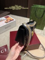 Gucci Marmont Chain Bag Metal Double G Logo Classic, Refined And Stylish - Image 9
