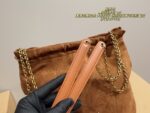 Yves Saint Laurent Suede Chain Bag Retro Elegance Impressive Capacity Suitable For Both Casual And Formal Wear - Image 4