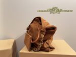 Yves Saint Laurent Suede Chain Bucket Bag Retro Elegance Generous Capacity Effortlessly Versatile For Both Casual And Formal Wear - Image 8