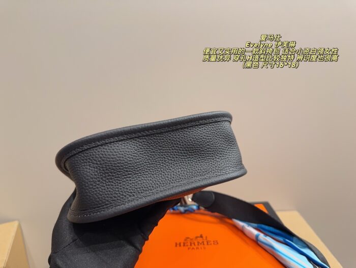 Hermès Evelyne Perforated H-Shaped Crossbody Bag Practical, Premium Quality, High Recognition - Image 5
