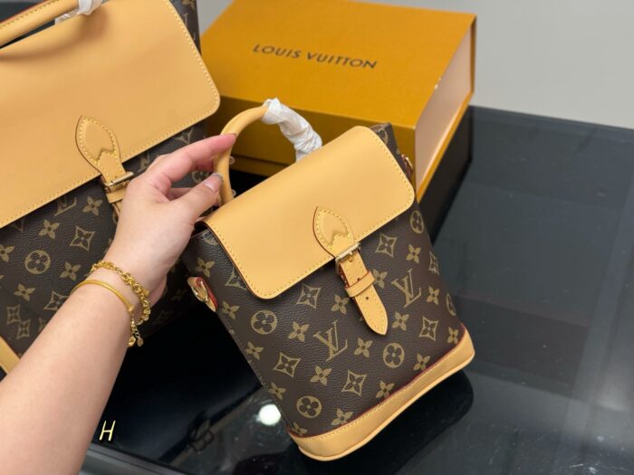 Louis Vuitton Backpack Unisex, Versatile, Iconic Masterpiece - Image 5
