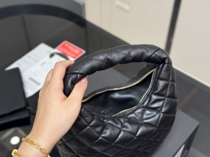 Yves Saint Laurent Calypso Hobo Emotional Black Gold Vintage Crescent Bag Matte Calf Leather French-Inspired Elegance Lightweight And Unique - Image 4
