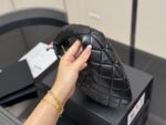Yves Saint Laurent Calypso Hobo Emotional Black Gold Vintage Crescent Bag Matte Calf Leather French-Inspired Elegance Lightweight And Unique - Image 6