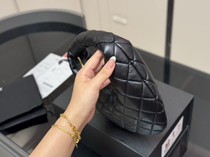 Yves Saint Laurent Calypso Hobo Emotional Black Gold Vintage Crescent Bag Matte Calf Leather French-Inspired Elegance Lightweight And Unique - Image 6