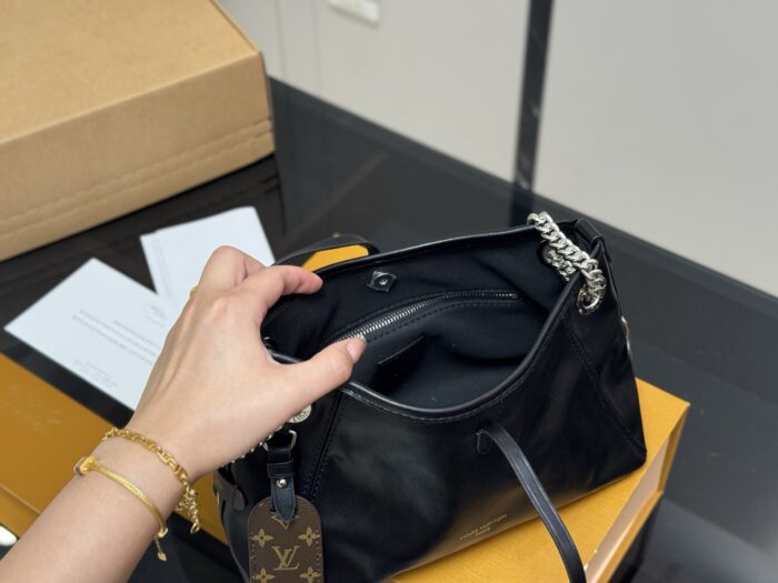 Louis Vuitton Carryall Bow Casual Women'S Handbag - Image 4