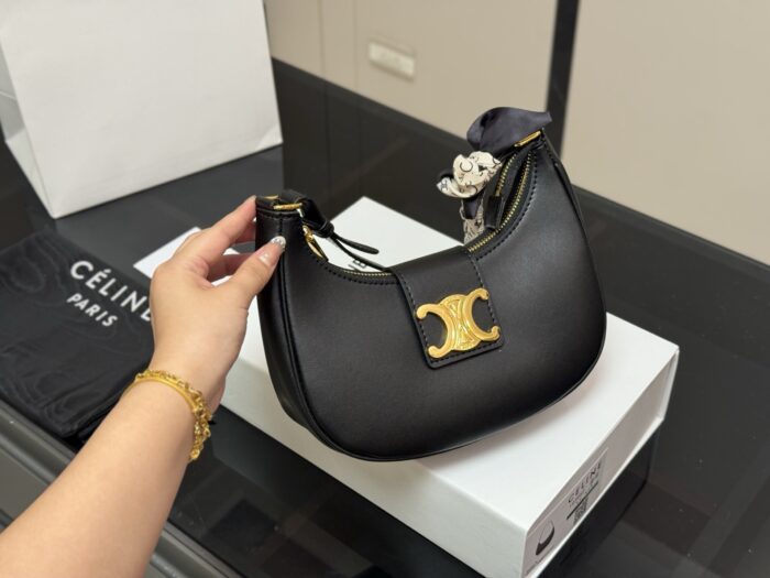 Celine Ava Underarm Bag Carry It By Hand For Powerful Presence Practical, Sophisticated And Luxurious - Image 2