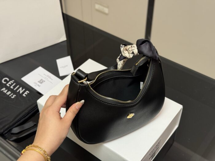 Celine Ava Underarm Bag Carry It By Hand For Powerful Presence Practical, Sophisticated And Luxurious - Image 4
