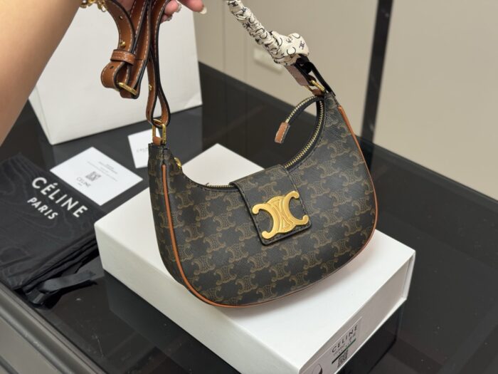 Celine Ava Underarm Bag Carried By Hand For Powerful Presence Highly Practical Luxurious Feel - Image 5