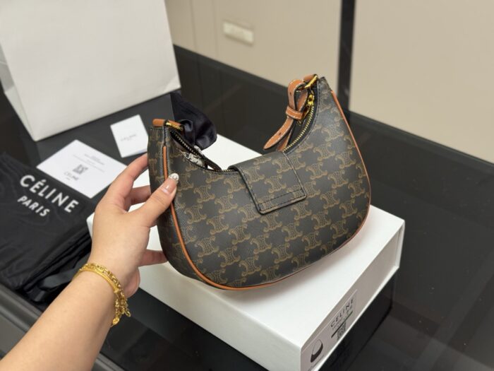 Celine Ava Underarm Bag Carried By Hand For Powerful Presence Highly Practical Luxurious Feel - Image 7