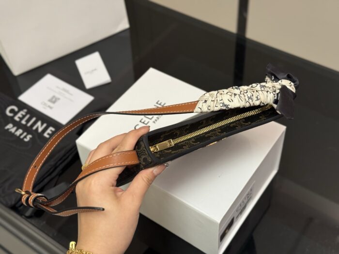 Celine Tilly 2025 New Arrival Vintage-Inspired, Sultry, Versatile Calfskin Mini Bag - Image 3