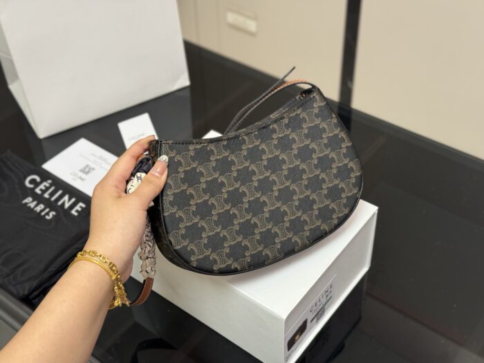 Celine Tilly 2025 New Arrival Vintage-Inspired, Sultry, Versatile Calfskin Mini Bag - Image 7