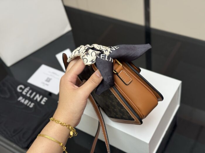 Celine Arc De Triomphe Collection Cowhide Shoulder Bag - Four Seasons Use - Includes Foldable Box - Image 6