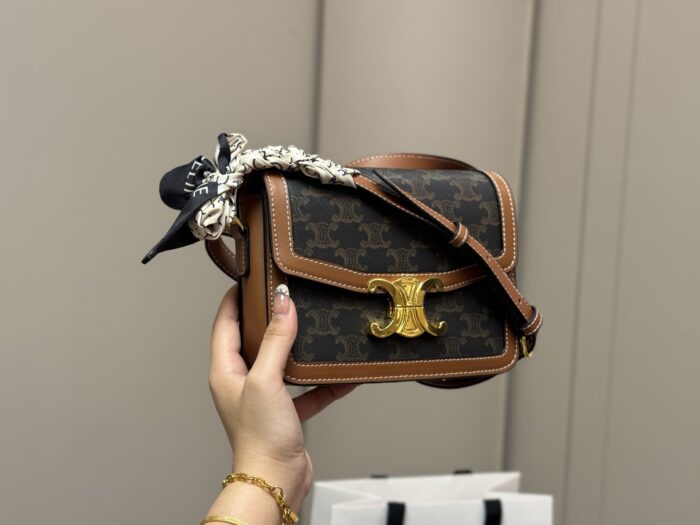 Celine Arc De Triomphe Collection Cowhide Shoulder Bag - Four Seasons Use - Includes Foldable Box - Image 9